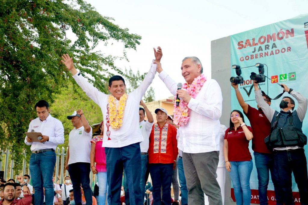 Adán Augusto -apoyando-salomon-jara-